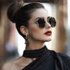 Meet your Posher, Moon